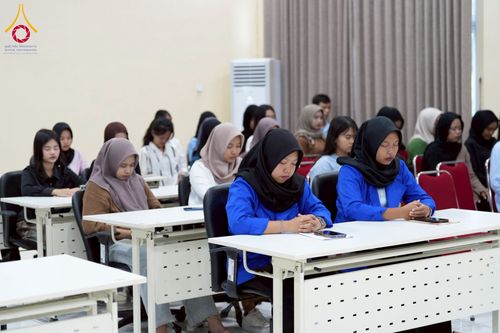 ภาพ No.227498:วันที่ 30 พฤษภาคม พ.ศ. 2568 สันติสุขจากสมาธิ แผ่ไพศาลในแดนอิเหนา : พระสงฆ์ไทยเยือนวิทยาลัยราเดนวิจายา อินโดนีเซีย