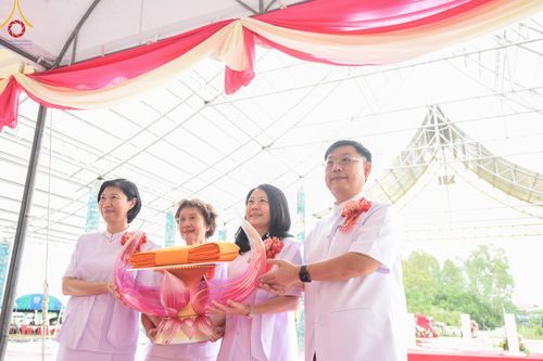 ภาพ No.158090:พิธีทอดผ้าป่า ติดตั้งแผ่นสิริฉะทะนะรัสมี(หลังคา) อาคาร 80 ปี หลวงพ่อธัมมชโย วันอาทิตย์ที่ 22 กันยายน พ.ศ. 2567 ณ ศูนย์ปฏิบัติธรรมวิหารแดง อ.วิหารแดง จ.สระบุรี