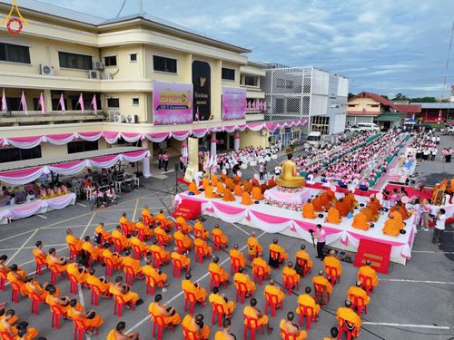 ภาพ No.150779:พิธีเจริญพระพุทธมนต์ และทำบุญตักบาตรแด่คณะสงฆ์ จำนวน 121 รูป เนื่องในโอกาสฉลองครบรอบ 120 ปี อำเภอคลองหลวง จังหวัดปทุมธานี เพื่อถวายเป็นพุทธบูชา ช่วยเหลือผู้ประสบความเดือดร้อนจากอุทกภัย และคณะสงฆ์ 323 วัด 4 จังหวัดชายแดนภาคใต้ วันเสาร์ที่ 31 สิงหาคม พ.ศ. 