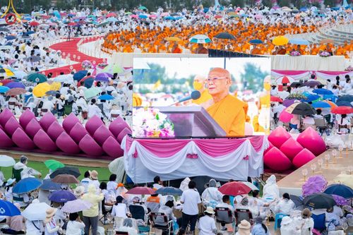 ภาพ No.118162:พิธีจุดประทีปถวายเป็นพุทธบูชา และบูชาธรรมมหาปูชนียาจารย์ พระมงคลเทพมุนี(สด จนฺทสโร) วันที่ 24 มกราคม พ.ศ. 2567 ณ อนุสรณ์สถานบางปลา อ.บางเลน จ.นครปฐม