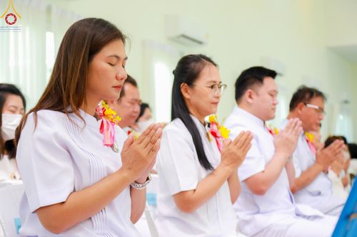 ภาพ No.107284:พิธีเจริญพระพุทธมนต์ ปฏิบัติธรรม มอบทุนการศึกษา ถวายสังฆทาน 140 วัด ณ ศุนย์ปฏิบัติธรรมพระมงคลเทพมุนี อ.สองพี่น้อง จ.สุพรรณบุรี วันเสาร์ที่ 6 มกราคม พ.ศ. 2567