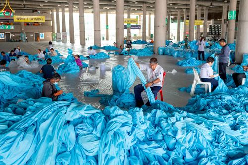 ภาพ No.220753:วันที่ 24-25 เมษายน พ.ศ. 2568 การเก็บงาน ผ้ารับประเคน ผ้าระบาย โต๊ะ เก้าอี้  ภายหลังงานวันคุ้มครองโลก ณ วัดพระธรรมกาย