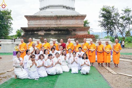 ภาพ No.88512:พิธีถวายพระบรมสารีริกธาตุ องค์พระธรรมกาย ดวงแก้วและรัตนชาติ เพื่อประดิษฐานในพระเจดีย์องค์บริวารของพระธาตุหลวงเงินยวง ณ อำเภอแม่จัน จังหวัดเชียงราย ในวันที่ 17 กันยายน พ.ศ. 2566