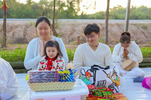 ภาพ No.104980:พิธีตักบาตรพระ ๑,๐๐๐ รูป ฉลองเมืองลำปาง ๑,๓๔๓ ปี วันเสาร์ที่ ๓๐ ธันวาคม พ.ศ. ๒๕๖๖ ณ ศูนย์ปฏิบัติธรรมลำปาง อำเภอเมือง จังหวัดลำปาง