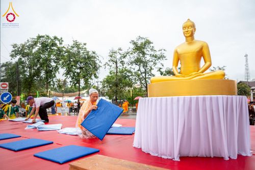 ภาพ No.226057:วันอาทิตย์ที่ 25 พฤษภาคม พ.ศ. 2568 พิธีตักบาตรพระ 1,000 รูปเมืองตรัง ครบรอบ 110 ปี เมืองทับเที่ยง ถวายเป็นพุทธบูชา ถวายเป็นพระราชกุศลแด่รัชกาลที่ 10 และอุทิศส่วนกุศลแด่อดีตเจ้าเมืองตรัง และบรรพบุรุษ ณ บริเวณหน้าศาลากลางจังหวัดตรัง ถนนพระราม 6