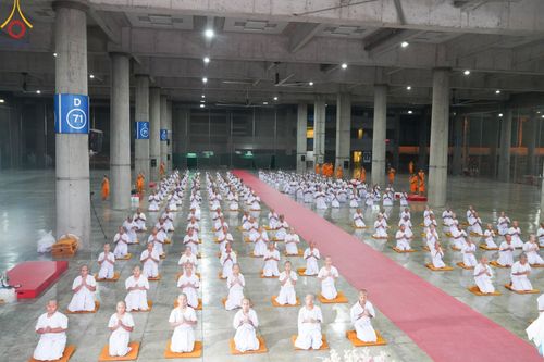 นาคธรรมทายาทปฏิบัติธรรมก่อนบวช ในโครงการบรรพชาสามเณร ฟื้นฟูพระพุทธศาสนาทั่วไทย ศูนย์อบรมวัดพระธรรมกาย วันที่ 3 เมษายน พ.ศ. 2567