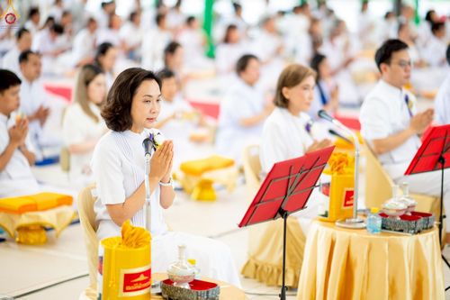 ภาพ No.227678:วันเสาร์ที่ 31 พฤษภาคม พ.ศ.2568 พิธีถวายผ้าไตรแด่สามเณรผู้เข้ารับการอุปสมบท , พิธีอุปสมบทสามเณรเตรียม DCI วัดพระธรรมกาย จ.ปทุมธานี