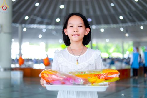 ภาพ No.157648:พิธีถวายภัตตาหารเมนูสวรรค์ ในพรรษาแห่งการเข้าถึงธรรม วันเสาร์ที่ 28 กันยายน พ.ศ. 2567 ณ หอฉันคุณยายอาจารย์ฯ วัดพระธรรมกาย