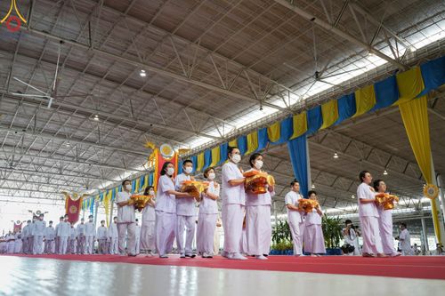 ภาพ No.99767:พิธีทอดผ้าป่า ต้นสมบัติจักรพรรดิ ในวันอาทิตย์ที่ 3 ธันวาคม พ.ศ. 2566 ณ สภาธรรมกายสากล วัดพระธรรมกาย จ.ปทุมธานี