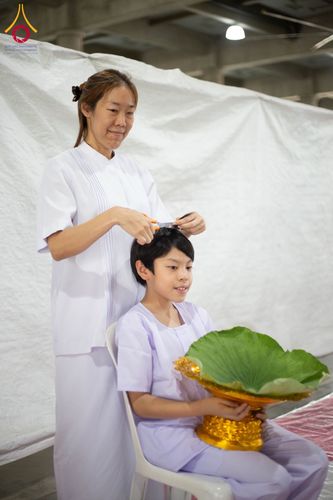 ภาพ No.143798:พิธีปลงผมยุวธรรมทายาท โครงการสามเณรโรงเรียนนานาชาติ รุ่นที่  13 ณ วิหารคด คอร์ 9 วัดพระธรรมกาย วันอาทิตย์ที่ 7 กรกฎาคม พ.ศ. 2567