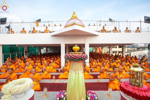 ภาพ No.201549:พิธีจุดประทีปถวายเป็นพุทธบูชา และบูชาธรรมมหาปูชนียาจารย์ ณ อาคารธรรมยาตรา กตัญญูบูชามหาปูชนียาจารย์ ตรงข้ามวัดปากน้ำภาษีเจริญ จ.กรุงเทพมหานคร ในโครงการธรรมยาตรา กตัญญูบูชา มหาปูชนียาจารย์ พระมงคลเทพมุนี(สด จนฺทสโร) พระผู้ปราบมาร อนุสรณ์สถาน 7 แห่ง