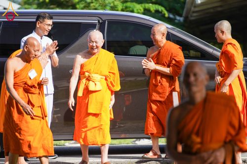 ภาพ No.149408:พิธีทักษิณานุปทานแด่บรรพชนตระกูลผ่องสวัสดิ์ และหมู่ญาติที่ล่วงลับไปแล้ว ประจำปี ครั้งที่ 19 วันพฤหัสบดีที่ 22 สิงหาคม พ.ศ. 2567 ณ พระมหาเจดีย์ทัตตชีโว ศูนย์อบรมเยาวชนกาญจนบุรี