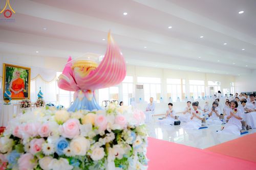 ภาพ No.142343:พิธีทอดผ้าป่าเพื่องานพระพุทธศาสนา , พิธีเจริญพระพุทธมนต์ , พิธีถวายสังฆทานแด่คณะสงฆ์ น้อมบูชาธรรม 80 ปี หลวงพ่อธัมมชโย และครบรอบ 12 ปี ธรรมอุทยานบ้านแป้ง อำเภอพรหมบุรี จังหวัดสิงห์บุรี ในวันเสาร์ที่ 22 มิถุนายน พ.ศ. 2567