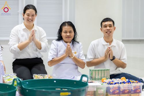 ภาพ No.60754:พิธีตักบาตรพระภิกษุสามเณร ธรรมทายาทระดับอุดมศึกษา วันเสาร์ที่ 20 เมษายน พ.ศ. 2567 ณ ห้องปฎิบัติธรรม ชั้นลอย มหารัตนวิหารคด 13 วัดพระธรรมกาย จ.ปทุมธานี