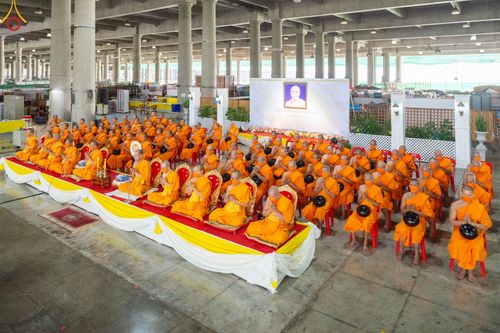 ภาพ No.88542:พิธีตักบาตรฉลองพระใหม่ โครงการอุปสมบทหมู่บูชาธรรมครบรอบ 106 ปี วันครูผู้ค้นพบวิชชาธรรมกาย ณ มหารัตนวิหารคด 11 วัดพระธรรมกาย ในวันอาทิตย์ ที่ 24 กันยายน พ.ศ. 2566