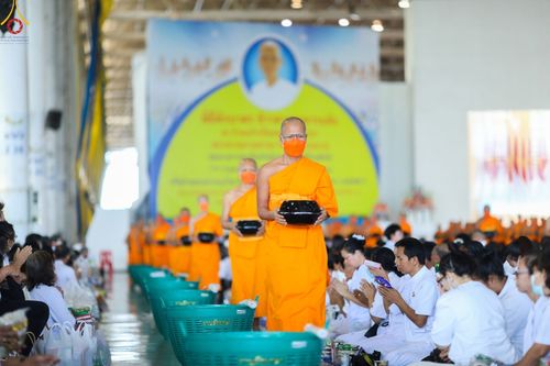 ภาพ No.86817:พิธีตักบาตร , พิธีบูชาข้าวพระ , พิธีจุดเทียนใจ ไฟนิรันดร์ อนันตชัย ในวันอาทิตย์ต้นเดือน 3 กันยายน พ.ศ. 2566 ณ วัดพระธรรมกาย