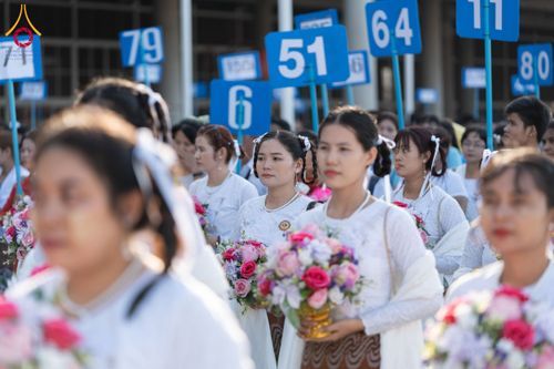 ภาพ No.178174:พิธีทอดผ้าป่าไทย-เมียนมา ครั้งที่ 7 วันอาทิตย์ที่ 1 ธันวาคม พ.ศ.2567 ณ สภาธรรมกายสากล  พระมหาธรรมกายเจดีย์ วัดพระธรรมกาย จ.ปทุมธานี