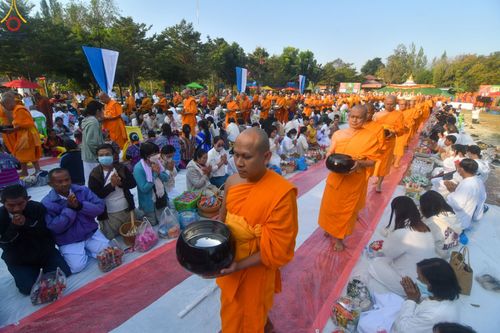 ภาพ No.123669:พิธีตักบาตรพระ ๑,๐๐๐ รูป ทำบุญครบรอบวัดห้วยตองสัก ๓๖ ปี วันเสาร์ที่ ๑๐ กุมภาพันธ์ พ.ศ. ๒๕๖๗ ณ วัดห้วยตองสัก อ.จอมทอง จ.เชียงใหม่