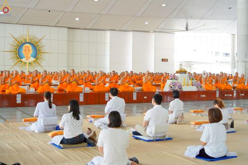 ภาพ No.248502:วันที่ 27 กันยายน พ.ศ. 2568 พิธีถวายเมนูสวรรค์เพื่อการบรรลุธรรม ณ หอฉันคุณยายอาจารย์ฯ วัดพระธรรมกาย