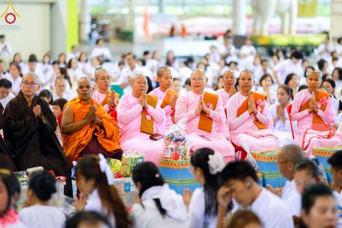 ภาพ No.124403:พิธีตักบาตรในวันมาฆบูชา ณ บ้านแก้วเรือนทองคุณยายฯ วัดพระธรรมกาย จ.ปทุมธานี วันเสาร์ที่ 24 กุมภาพันธ์ พ.ศ. 2567