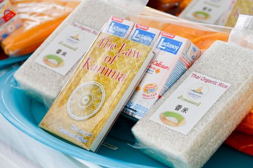 ภาพ No.148564:พิธีบุพเปตพลี, พิธีทอดผ้าป่า, พิธีไถ่ชีวิตโค 80 ตัว ให้ชีวิตสัตว์เป็นทาน ณ ศูนย์ปฎิบัติธรรมภาคใต้ อ.บางกล่ำ จ.สงขลา วันเสาร์ที่ 10 สิงหาคม พ.ศ. 2567