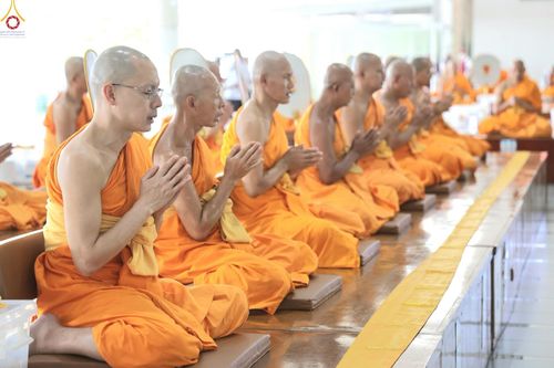 ภาพ No.229656:วันที่ 25 มิถุนายน พ.ศ. 2568 (แรม 15 ค่ำ เดือน 7) พิธีบุพเปตพลี ครั้งที่ 166 ร่วมอุทิศบุญแด่หมู่ญาติที่ล่วงลับไปแล้ว และสืบทอดอายุพระพุทธศาสนา ณ หอฉันคุณยายอาจารย์ฯ วัดพระธรรมกาย