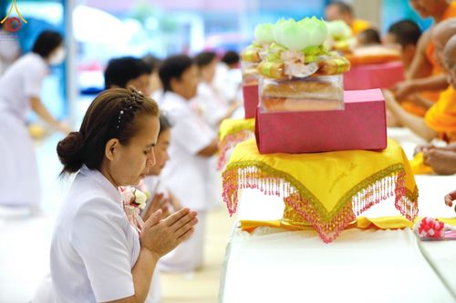 ภาพ No.127743:พิธีถวายภัตตาหารเป็นสังฆทาน แด่คณะพระธรรมยาตราฯ ในโครงการธรรมยาตราอัญเชิญพระบรมสารีริกธาตุ ประดิษฐาน ณ มหารัตนเจดีย์สิริปทุมสวรรค์ อ.บางกล่ำ จ.สงขลา วันที่ 8 มีนาคม พ.ศ. 2567