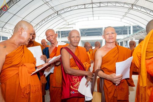 ภาพ No.60295:การต้อนรับพระสังฆาธิการ 10,000 กว่าวัดทั่วประเทศ พิธีมอบปัจจัยช่วยเหลือครู 4 จังหวัดชายแดนภาคใต้ พิธีปฏิบัติธรรม ในวันคุ้มครองโลก วันจันทร์ที่ 22 เมษายน พ.ศ.2567 ณ วัดพระธรรมกาย จ.ปทุมธานี