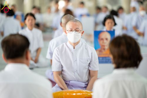 ภาพ No.62709:พิธีขอขมามอบผ้าไตร ในโครงการอุปสมบทหมู่ บูชาธรรมหลวงพ่อธัมมชโย พ.ศ.2567  โครงการอุปสมบทหมู่ธรรมทายาท ระดับอุดมศึกษา รุ่นที่51 (ภาคฤดูร้อน) โครงการบวชพระนานาชาติ AEC และ WAB รุ่นผู้บริหาร(รุ่นที่2) ณ ลานธรรม พระมหาธรรมกายเจดีย์ วันที่ 13 เมษายน พ.ศ. 2567