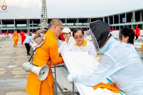 ภาพ No.218761:วันศุกร์ที่ 18 เมษายน พ.ศ. 2568 การเตรียมงานในลานธรรม , พระมหาธรรมกายเจดีย์ เพื่องานวันคุ้มครองโลก 22 เมษายน พ.ศ. 2568