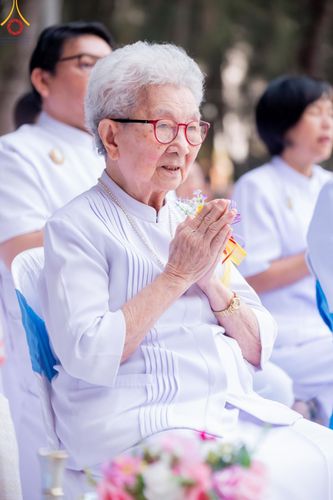 ภาพ No.107514:พิธีตักบาตรพระธรรมยาตราฯ ในโครงการธรรมยาตรากตัญญูบูชา มหาปูชนียาจารย์ พระมงคลเทพมุนี(สด จนฺทสโร) พระผู้ปราบมาร ปีที่ 12 ณ อนุสรณ์สถานมหาวิหารพระมงคลเทพมุนี อ.สองพี่น้อง จ.สุพรรณบุรี วันที่ 7 มกราคม พ.ศ. 2567