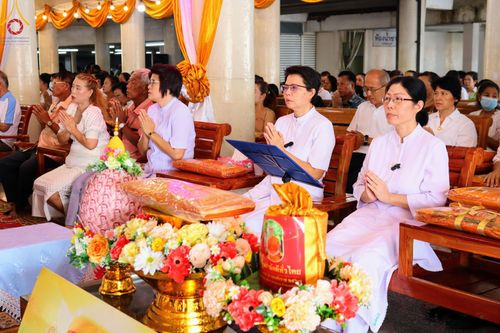 ภาพ No.170485:พิธีทอดกฐิน ณ วัดสุราษฎร์รังสรรค์ จ.ปทุมธานี ในโครงการกฐินสามัคคีทั่วไทย 30,000 วัด บูชาธรรม 80 ปี หลวงพ่อธัมมชโย โดยคณะศิษยานุศิษย์วัดพระธรรมกาย วันที่ 27 ตุลาคม พ.ศ. 2567