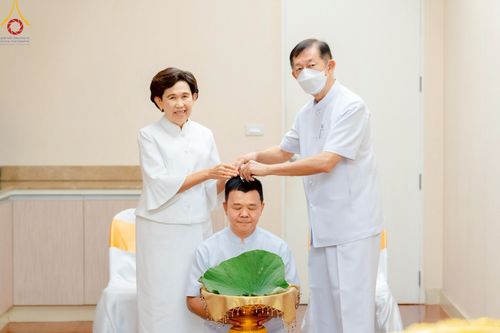 ภาพ No.223127:วันที่ 2 -10 พฤษภาคม พ.ศ. 2568 พิธีตัดปอยผม ปลงผม พิธีขอขมาลาอุปสมบทอุทิศชีวิต ของอุบาสก พิสิทธิ์ หมื่นแกล้ว  ณ วัดพระธรรมกาย