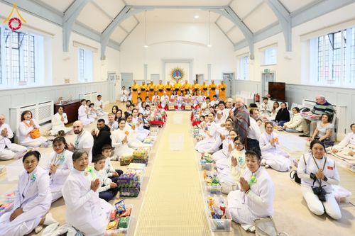 ภาพ No.172147:พิธีทอดกฐิน วัดพระธรรมกายสก็อตแลนด์ บูชาธรรม 80 ปี หลวงพ่อธัมมชโย โดยคณะศิษยานุศิษย์วัดพระธรรมกาย วันที่ 25 ตุลาคม พ.ศ. 2567