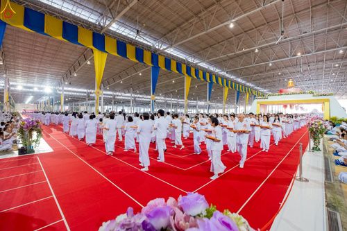 ภาพ No.277460:วันอาทิตย์ต้นเดือนที่ 7 ธันวาคม พ.ศ.2568 พิธีทอดผ้าป่าต้นสมบัติจักรพรรดิ ณ สภาธรรมกายสากล วัดพระธรรมกาย