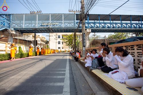 ภาพ No.107839:พิธีต้อนรับพระธรรมยาตรา ในโครงการธรรมยาตรากตัญญูบูชา มหาปูชนียาจารย์ พระมงคลเทพมุนี(สด จนฺทสโร) พระผู้ปราบมาร อนุสรณ์สถาน 7 แห่ง ปีที่ 12 วันที่ 7 มกราคม พ.ศ. 2567 ณ อนุสรณ์สถานคลองบางนางแท่น  อ.สามพราน จ.นครปฐม
