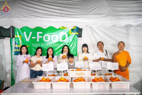 ภาพ No.193573:สาธุชนถวายภัตตาหารเป็นสังฆทาน แด่พระธรรมยาตรา ณ อนุสรณ์สถานคลองบางนางแท่น อ.สามพราน จ.นครปฐม ในโครงการธรรมยาตรา กตัญญูบูชา มหาปูชนียาจารย์ พระมงคลเทพมุนี(สด จนฺทสโร) พระผู้ปราบมาร อนุสรณ์สถาน 7 แห่ง ปีที่ 13 วันที่ 11 มกราคม พ.ศ. 2568