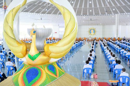 ภาพ No.81074:พิธีบุพเปตพลี ครั้งที่ 135 ร่วมอุทิศบุญแด่หมู่ญาติที่ล่วงลับไปแล้ว และสืบทอดอายุพระพุทธศาสนา วันศุกร์ที่ 19 พฤษภาคม พ.ศ. 2566 (วันพระ แรม 15 ค่ำ เดือน 6) ณ หอฉันคุณยายอาจารย์ วัดพระธรรมกาย