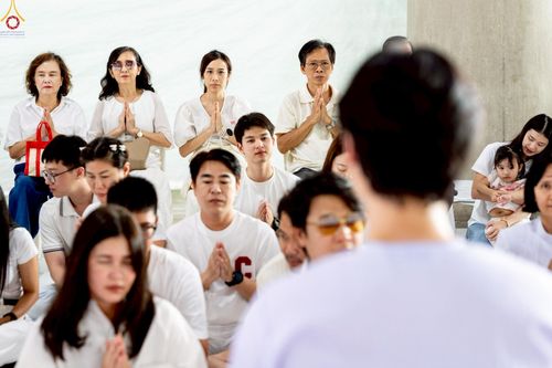 ภาพ No.248578:วันที่ 28 กันยายน พ.ศ. 2568 พิธีตัดปอยผม และปลงผม โครงการอุปสมบทบูชาธรรม 141 ปี พระมงคลเทพมุนี ณ วิหารคด วัดพระธรรมกาย