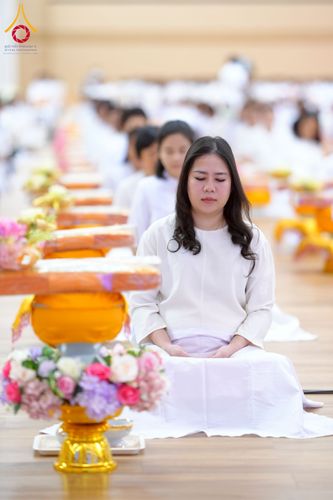 ภาพ No.270581:วันอาทิตย์ที่ 16 พฤศจิกายน พ.ศ. 2568 ถวายกองทุนโครงการอุปสมบทหมู่ 3,000 รูปทั่วไทย  รุ่นบูชาธรรมมหาปูชนียาจารย์ ณ ห้องแก้วสารพัดนึก 2 สภาธรรมกายสากล วัดพระธรรมกาย