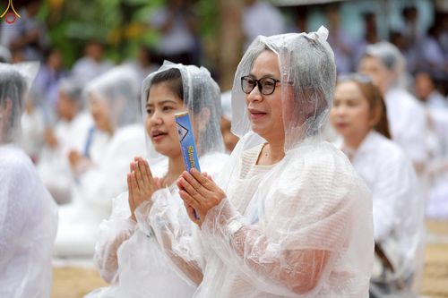 ภาพ No.234053:วันอาทิตย์ที่ 20 กรกฎาคม พ.ศ.2568 พิธีทอดผ้าป่า และพิธีตอกเสาเข็มต้นแรก สร้างอาคารปฏิบัติธรรมพระมงคลเทพมุนี ณ ศูนย์ปฏิบัติธรรมสุราษฏร์ธานี