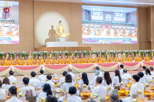 ภาพ No.239546:วันอาทิตย์ที่ 17 สิงหาคม พ.ศ. 2568 พิธีถวายคิลานเภสัช และอุปกรณ์ทางการแพทย์ แด่คณะสงฆ์ เนื่องในวันธรรมชัย ณ ห้องแก้วสารพัดนึก 2 สภาธรรมกายสากล วัดพระธรรมกาย