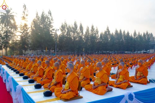 ภาพ No.110222:พิธีตักบาตรพระธรรมยาตราฯ ในโครงการธรรมยาตรากตัญญูบูชา มหาปูชนียาจารย์ พระมงคลเทพมุนี(สด จนฺทสโร) พระผู้ปราบมาร ปีที่ 12 ณ อนุสรณ์สถานลำดับที่ 2 สถานที่ตั้งมโนปณิธานบวชตลอดชีวิต อนุสรณ์สถานบางนางแท่น จ.นครปฐม วันที่ 11 มกราคม พ.ศ. 2567