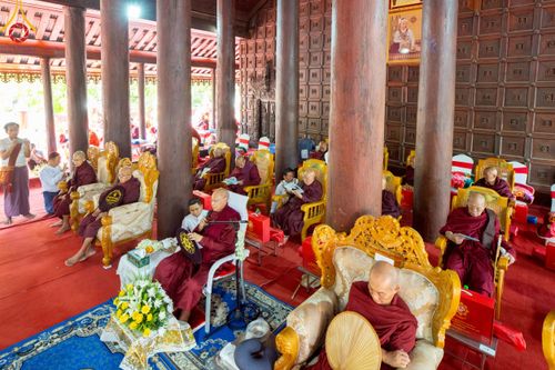 ภาพ No.220081:วันพุธที่ 16 เมษายน พ.ศ. 2568 วัดพระธรรมกายถวายมหาสังฆทาน มอบสิ่งของและทุนทรัพย์กว่า 4 ล้านบาท บรรเทาทุกข์ 181 วัดแผ่นดินไหวเมียนมา