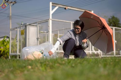 ภาพ No.220443:วันที่ 23-25 เมษายน พ.ศ. 2568 เจ้าหน้าที่และสาธุชนช่วยกัน รับบุญเก็บงานวันคุ้มครองโลก ณ วัดพระธรรมกาย