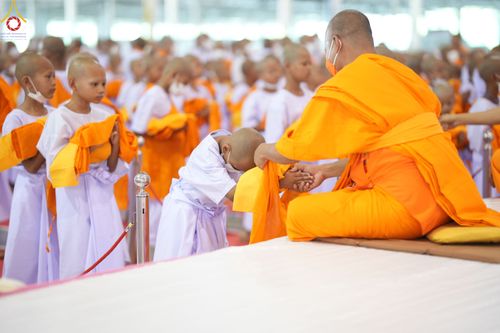 ภาพ No.79878:พิธีขอบรรพชา , พิธีคล้องอังสะ พิธีขอสรณคมน์และศีล , พิธีขอนิสสัย ในโครงการบรรพชาสามเณรฟื้นฟูพระพุทธศาสนาทั่วไทย วันเสาร์ที่ 8 เมษายน พ.ศ.2566