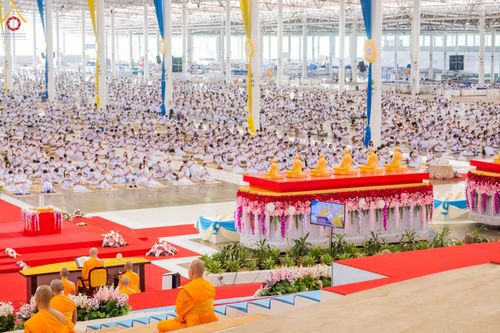 ภาพ No.79028:พิธีวางแผ่นจารึกชื่อ และพิธีวางพวงมาลัยสักการะพระบรมพุทธเจ้า ณ สภาธรรมกายสากล วัดพระธรรมกาย วันที่ 2 เมษายน พ.ศ. 2566