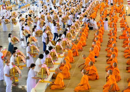 พิธีถวายอุปกรณ์เครื่องกันหนาว แด่คณะพระภิกษุ สามเณร วัดพระธรรมกาย วันเสาร์ที่ 10 ธันวาคม พ.ศ. 2565 ณ สภาธรรมกายสากล วัดพระธรรมกาย จ.ปทุมธานี