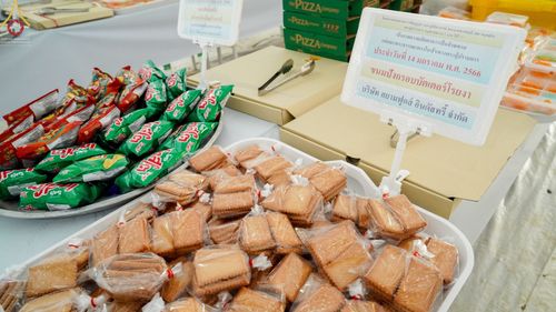 ภาพ No.71207:พิธีถวายภัตตาหารเป็นสังฆทาน แด่คณะพระธรรมยาตราฯ ในโครงการธรรมยาตราฯ ปีที่ 11 ณ อนุสรณ์สถานคลองบางนางแท่น อ.สามพราน จ.นครปฐม วันที่ 14 มกราคม พ.ศ. 2566