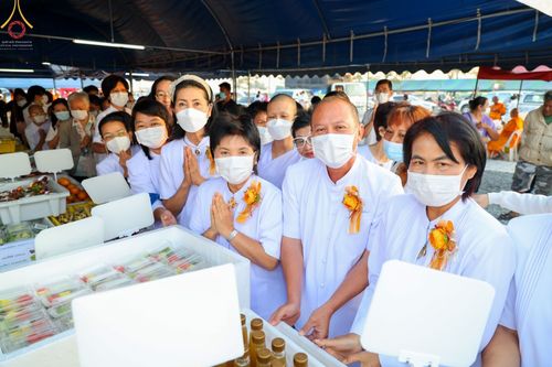 ภาพ No.74429:พิธีถวายภัตตาหารเป็นสังฆทาน แด่คณะพระธรรมยาตราฯ ในโครงการธรรมยาตรากตัญญูบูชา มหาปูชนียาจารย์ พระมงคลเทพมุนี(สด จนฺทสโร) พระผู้ปราบมาร อนุสรณ์สถาน 7 แห่ง ปีที่ 11 วันที่ 26 มกราคม พ.ศ. 2566